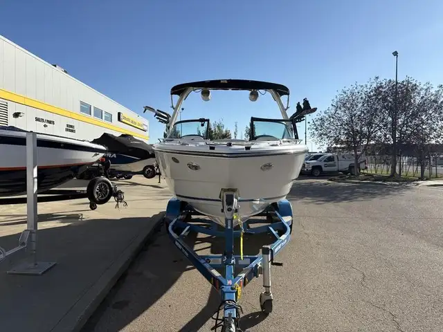 2017 Monterey 238 SS SURF in Powerboats & Motorboats in Saskatoon - Image 4