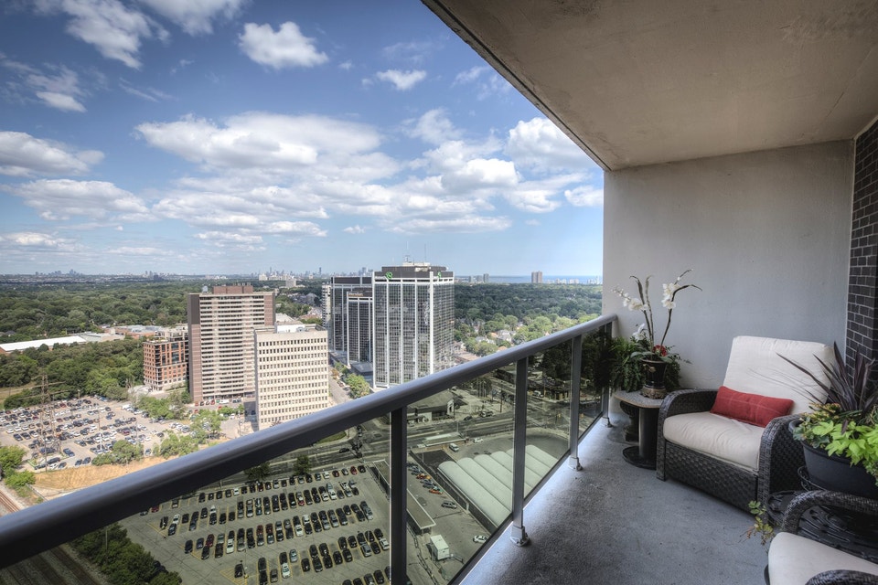 Bachelor Apartments Available at 25 Mabelle Avenue in Etobicoke Long