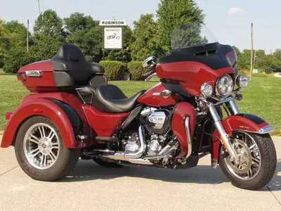 ONLY 7,000 KM - 1 Owner - 114 Motor New Price, $39,995 + tax and license. This Sweet 2024 Tri Glide...