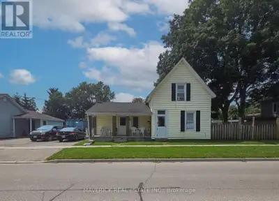 Welcome to 133 Mutual Street, Ingersoll! Located in a great central location, this charming 1 1/2 st...