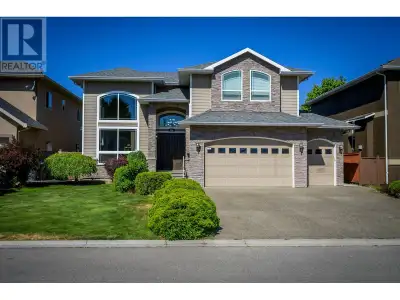 Must-see home on an amazing, private, and quiet Brock street. This exceptional 3,600+ sq. ft. semi-c...