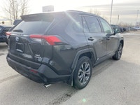 *Vehicle history form conveniently located in vehicle photos. AMVIC LICENSED DEALER ... Engine: Gas/... (image 5)