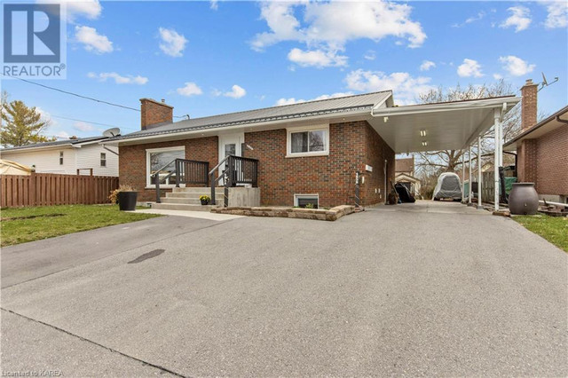185 ELM Street Gananoque, Ontario in Houses for Sale in Kingston - Image 2