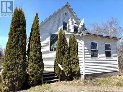 This is a perfect opportunity to own your own home at a great price! With a bit of work, this proper...