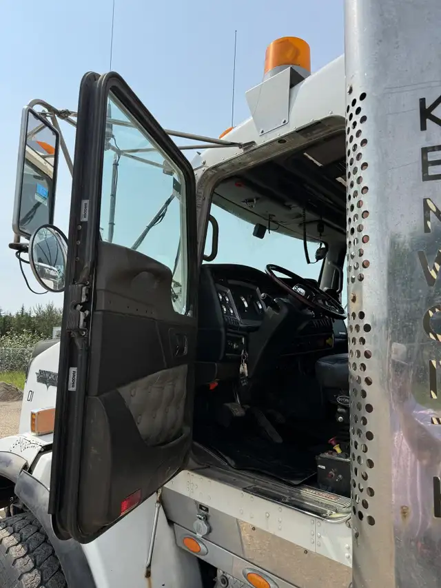 2010 KENWORTH T800 in Heavy Trucks in Saskatoon - Image 15