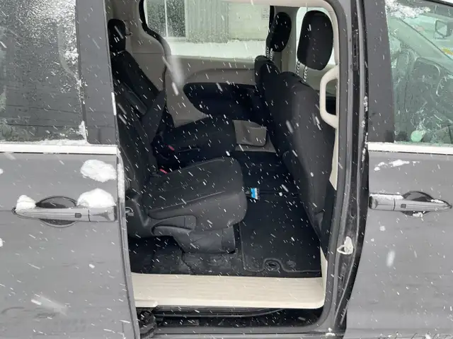 2023 Chrysler Grand Caravan SXT in Cars & Trucks in Ottawa - Image 13