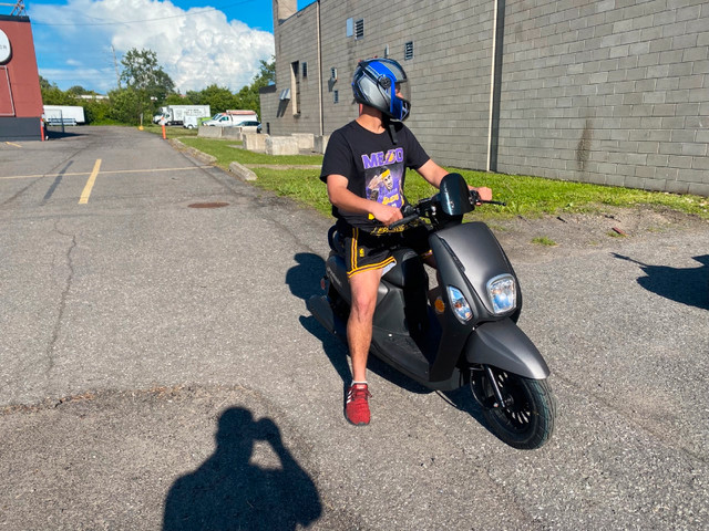 NEW 49CC SCOOTER | STREET LEGAL | VENOM ROMA | MOPED MOTORCYCLE dans Scooters et minimotos  à Ville de Montréal - Image 2
