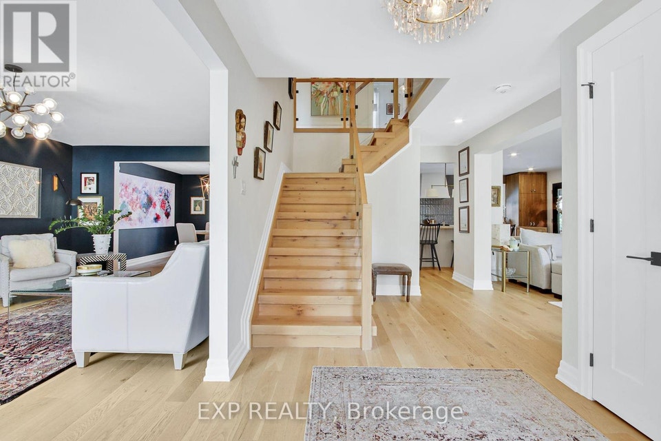 895 DRESDEN CRESCENT Ottawa, Ontario 3