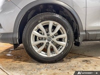 This Nissan Qashqai boasts a Regular Unleaded I-4 2.0 L/122 engine powering this Variable transmissi... (image 8)