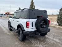 HARD TOP! TRAILER TOW PACKAGE! HEATED VINYL FRONT SEATS! REMOTE START! 12" TOUCHSCREEN WITH APPLE CA... (image 2)