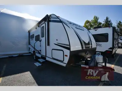 Please Call Us At 613.851.7326 with any questions? CrossRoads Sunset Trail travel trailer SS185RK hi...
