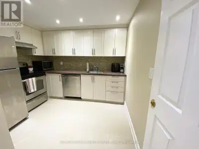 1210 - 7 BISHOP AVENUE Toronto (Newtonbrook East), Ontario