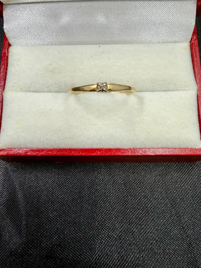 Women's 10K Gold Diamond Solitaire Ring ~Size 8.5 in Jewellery & Watches in Hamilton - Image 2