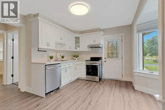 290 MELROSE Avenue Kitchener, Ontario in Houses for Sale in Kitchener / Waterloo - Image 4