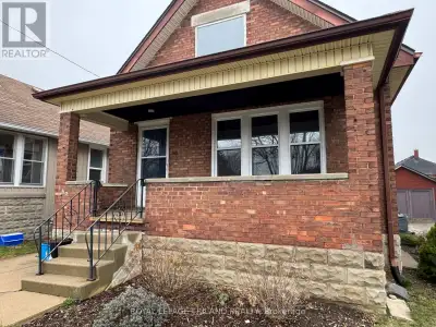 Welcome to 140 Arundell Street Main. This 2 bed 1 bath unit is perfect for a professional single per...