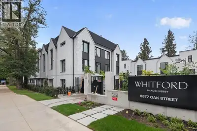 This brand new 1345sf, 3 bedrooms + flex, 3.5 bathroom luxurious townhouse comes with a huge roof de...
