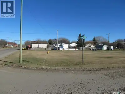 Right on the corner of 5th and 5th, these residential lots are for sale in an established neighborho...