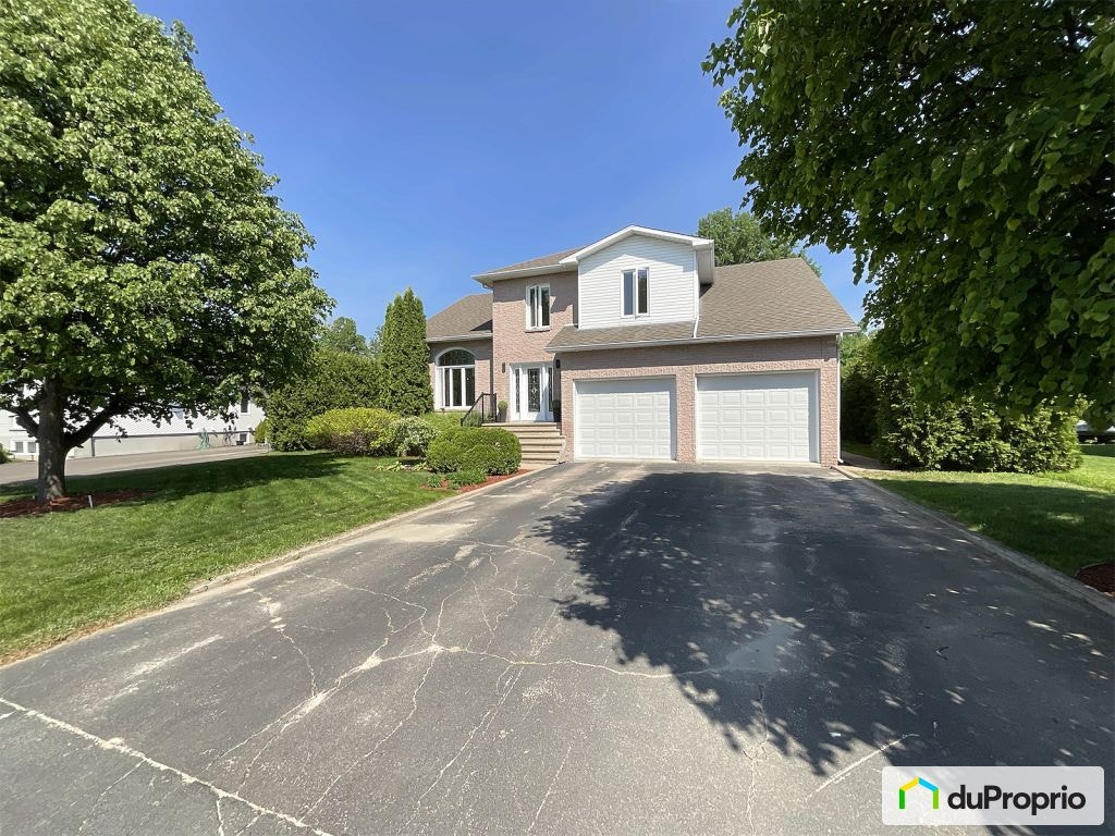 $489,000 - 2 Storey for sale in Dolbeau-Mistassini — photo 2
