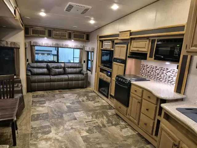 2016 Cruiser RV Crossroads 315RL in Travel Trailers & Campers in Thetford Mines - Image 16