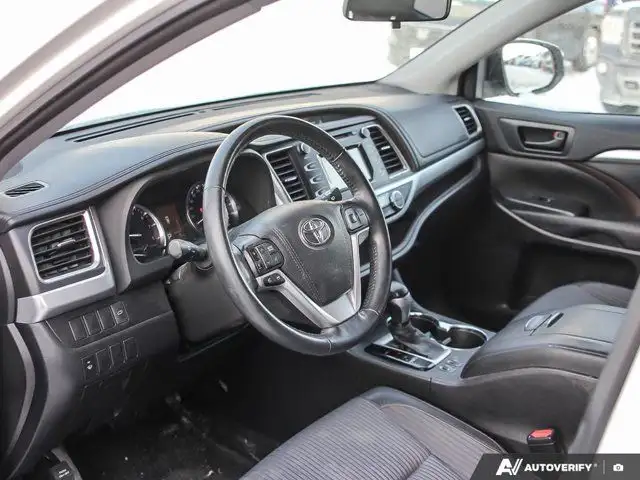 2015 Toyota Highlander LE | Heated Seats | AWD | Power Tailgate in Cars & Trucks in London - Image 17