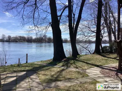 Maison sur le bord de l'eau à St-Jean-sur-Richelieu - Vue exceptionnelle et tranquillité Un véritabl...