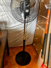 FAN FOR SALE IN EXCELLENT CONDITION