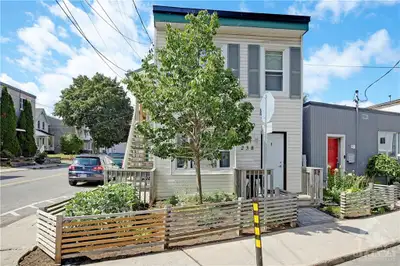 FOR RENT – Furnished 2-Bedroom Apartment in Vanier | Parking + Heat & Water Included | $500 Off On O...