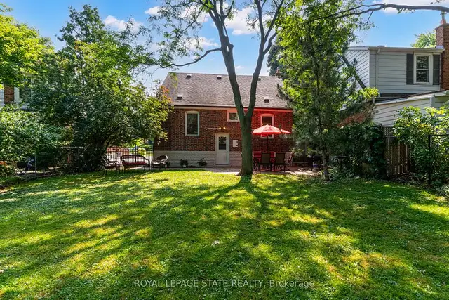 Tucked away on a quiet cour! in Houses for Sale in Hamilton - Image 10