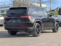 Look at this 2023 Jeep Grand Cherokee Limited. Its Automatic transmission and Regular Unleaded V-6 3... (image 7)