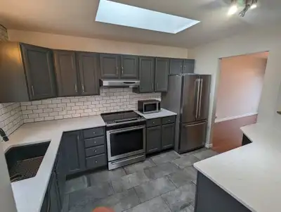 This spacious 3-bedroom, 1-bath main floor unit offers comfortable living in a family-friendly neigh...