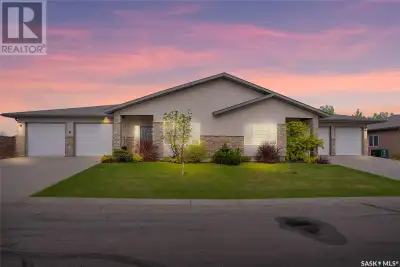 Nestled in the prestigious Lynbrook Golf Club community, this luxury condo is the epitome of refined...