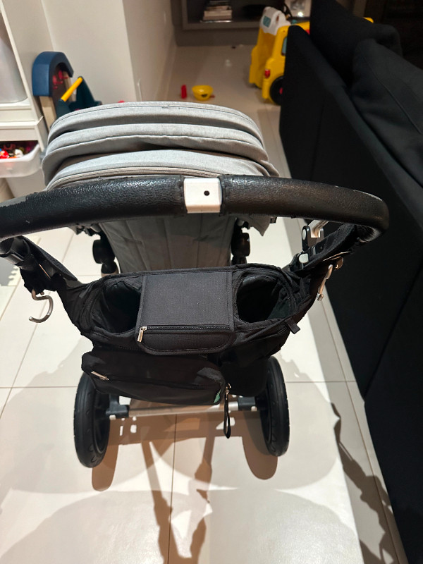 Bugaboo Cameleon 2 Stroller - Charcoal Grey - Good Condition in Strollers, Carriers & Car Seats in City of Toronto - Image 3