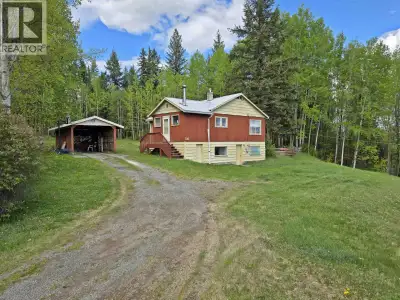 Attention first time buyers and handyfolk! Here is a great opportunity to get into a small acreage w...