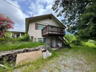 A rare opportunity to acquire approx. 160 acres of land in affluent Mission. Featuring a single fami...