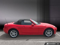 2010 Mazda MX-5 La Mazda MX-5 2010, aussi connue sous le nom de Miata en Amérique du Nord, incarne p... (image 5)