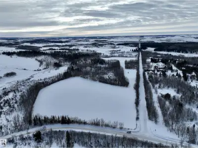 A fantastic recreational opportunity awaits at Mons Lake! This spacious 58.57 acre parcel offers roo...