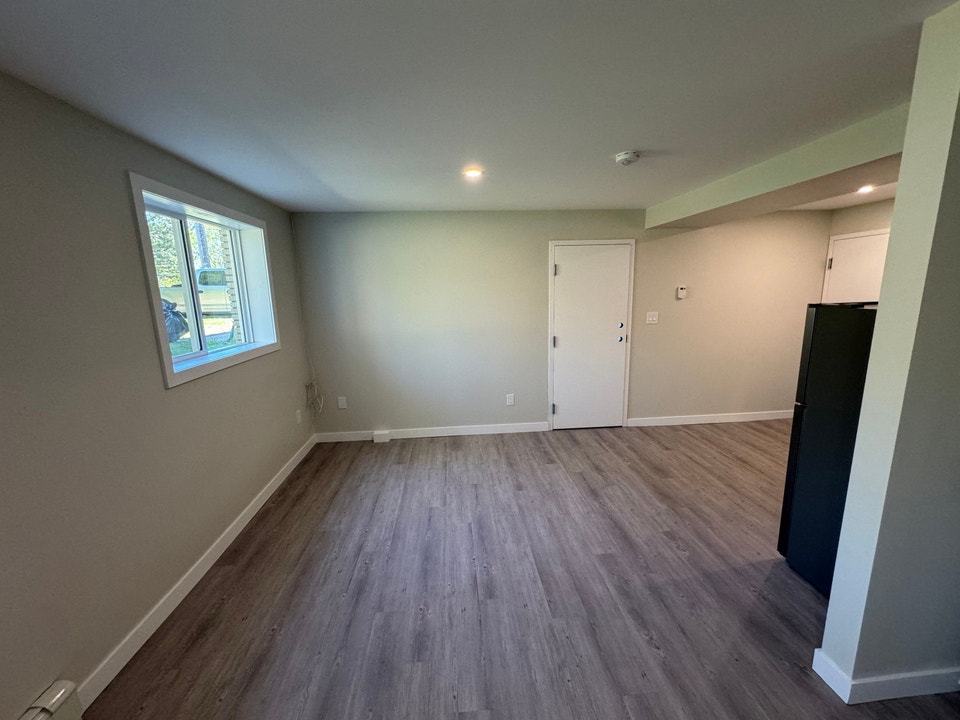 Lower Level, Bachelor Unit - 329 Albany St - $1650/month 4