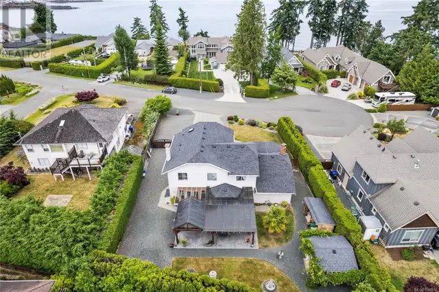 870 Cavin Rd French Creek, British Columbia in Houses for Sale in Parksville / Qualicum Beach - Image 3