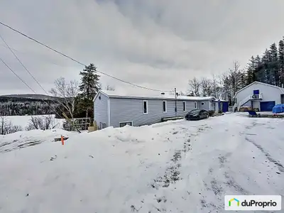 Très belle propriété 4 saisons qui offre une splendide vue sur le lac Long! Quel endroit chaleureux...