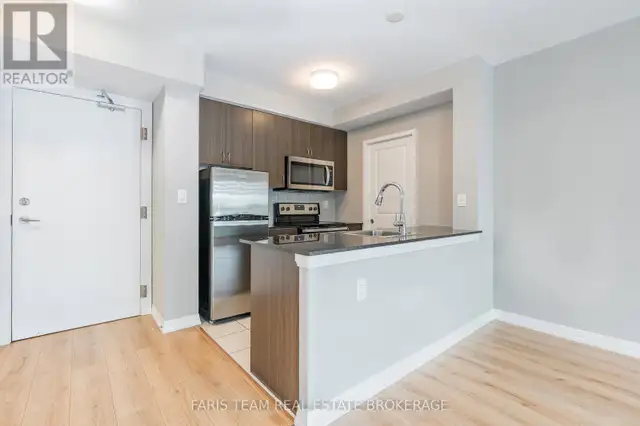 401 - 741 SHEPPARD AVENUE W Toronto (Clanton Park), Ontario63006664876545124
