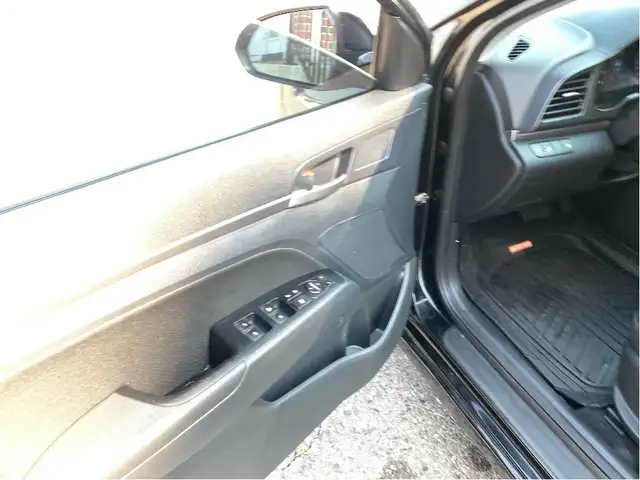 2020 Hyundai Elantra Preferred in Cars & Trucks in London - Image 16