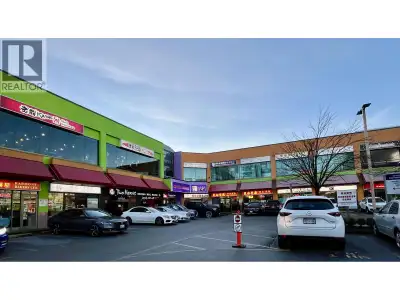 Excellent office and retail opportunity. This 698 SF strata unit located on the second floor of Cent...