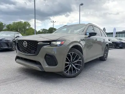 Le Mazda CX-70 Premium 2025 est un VUS intermédiaire haut de gamme qui se démarque par son design él...