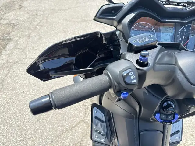 2022 Yamaha XMAX ~ YAMAHA XMAX ~ 300CC ~ COOL SCOOT ~ LOW KMS ~ in Street, Cruisers & Choppers in City of Toronto - Image 24
