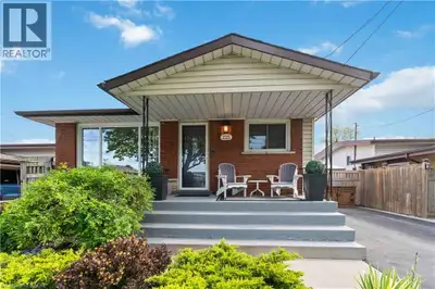 Welcome to this beautifully maintained detached home on the sought-after Hamilton Mountain — offerin...