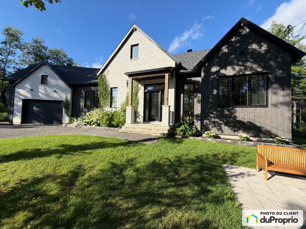 $1,069,000 - Bungalow for sale in St-Colomban — photo 1