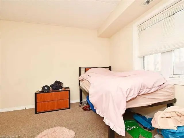 Male Student Housing in Waterloo - Students Only in Long Term Rentals in Kitchener / Waterloo - Image 9