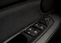 KEY FEATURES: PUSH BUTTON START | REARVIEW CAMERA | NAVIGATION | HEATED STEERING | BLUETOOTH | POWER... (image 7)