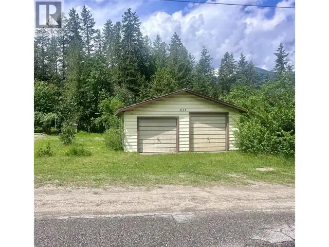 611 Slocan Street Slocan, British Columbia in Land for Sale in Nelson - Image 3