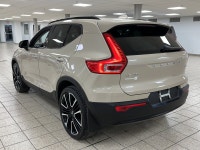 Tired of SUVs that promise modern tech but still have you fumbling with your phone at every red ligh... (image 3)
